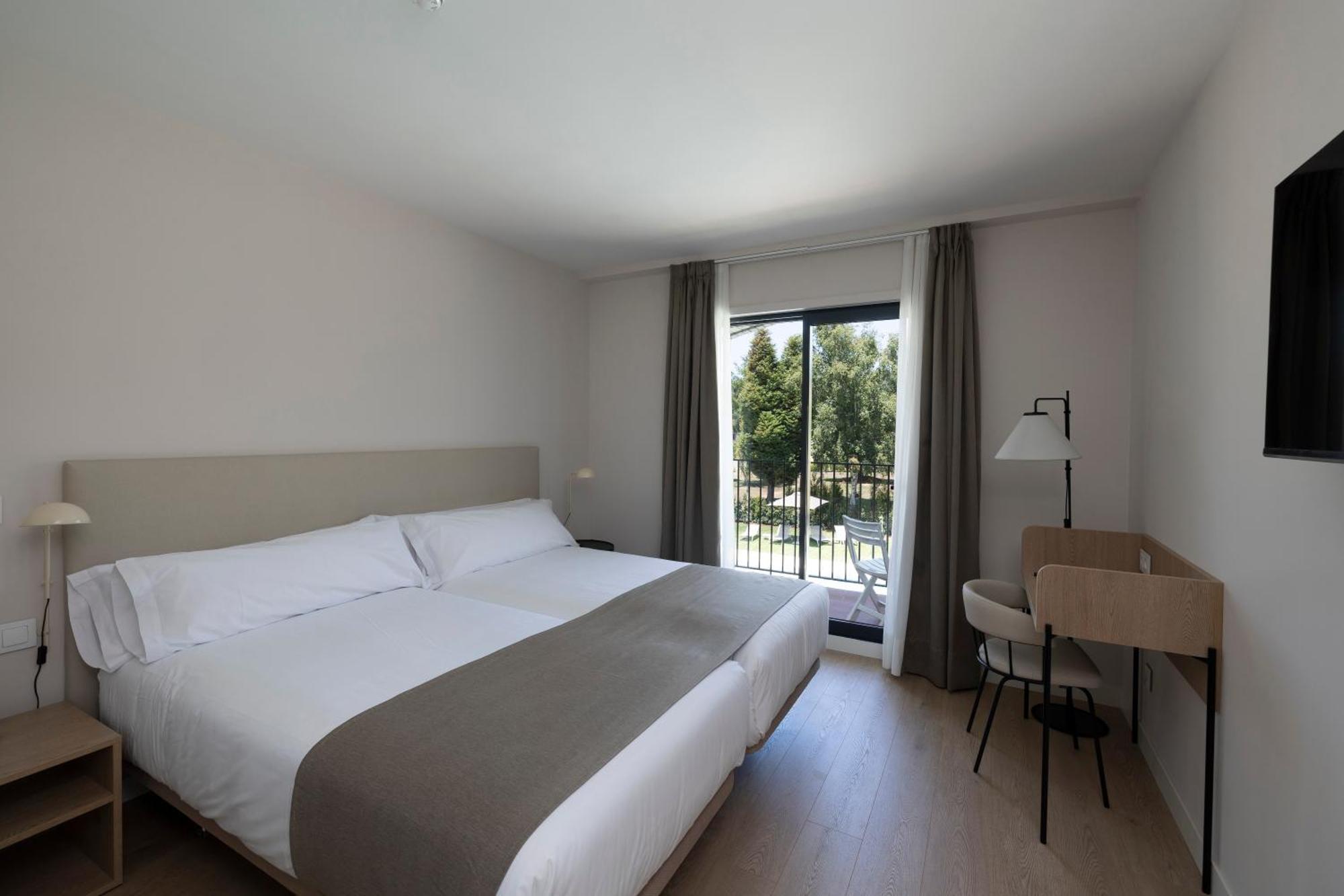 Hotel H4 Cangas 3 Superior Exterior foto